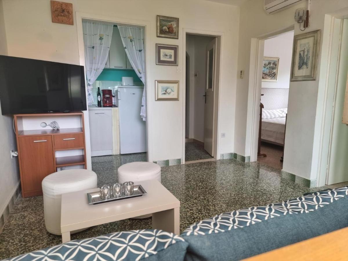 Apartments With A Parking Space Mavarstica, Ciovo - 8439 Trogir Room photo